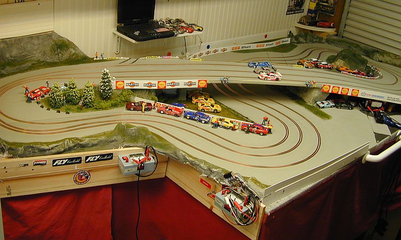 strombecker slot car track layouts